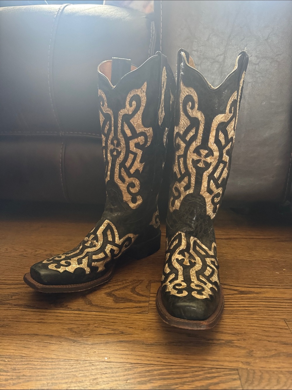 Women's Western Boots with Gold Embroidered Detail